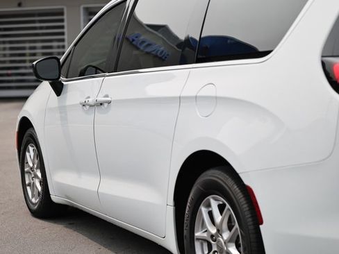 Used 2024 Chrysler Voyager LX FWD image 8