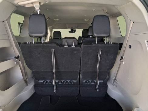 Used 2024 Chrysler Pacifica Touring-L FWD image 29