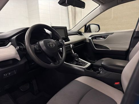 Used 2020 Toyota RAV4 XLE FWD image 6