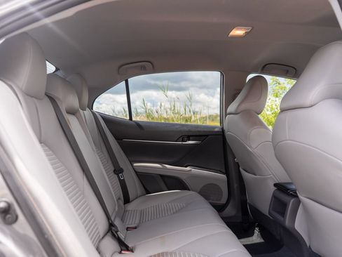 Used 2020 Toyota Camry SE FWD image 13