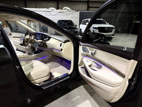Used 2015 Mercedes-Benz S 550 Sedan image 24