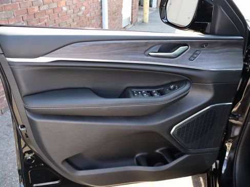 New 2025 Jeep Grand Cherokee Overland w/ Adv Protech Group III image 10