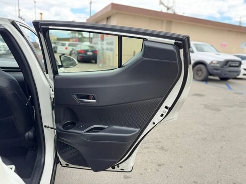 Used 2018 Toyota C-HR XLE FWD image 29