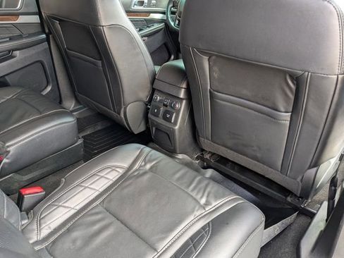 Used 2019 Ford Explorer Platinum image 38