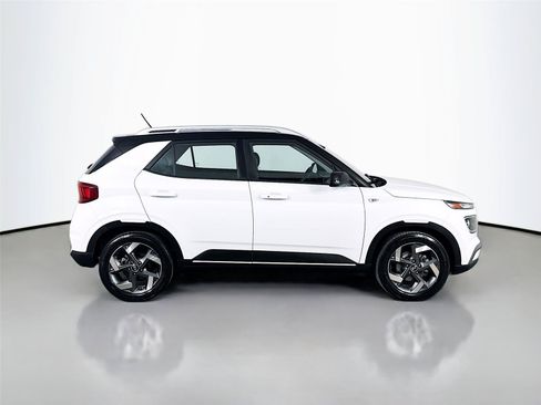 Used 2023 Hyundai Venue Limited w/ Cargo Package FWD image 10