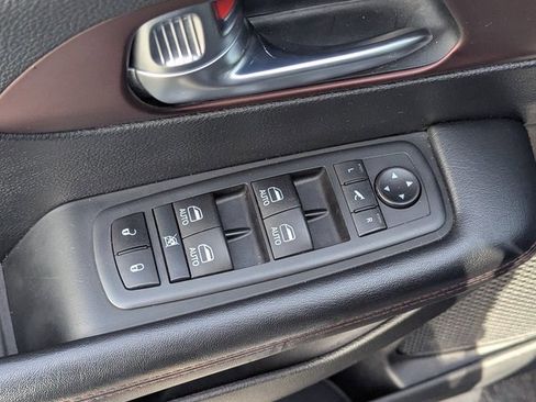 Used 2020 Chrysler Pacifica Limited image 25