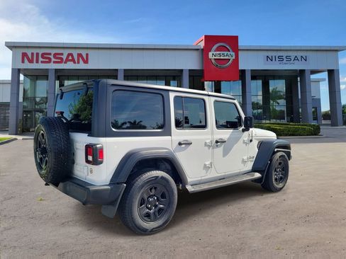 Used 2018 Jeep Wrangler Unlimited Sport AWD/4WD image 2