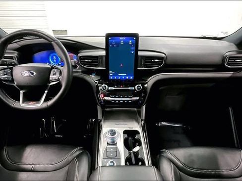 Used 2024 Ford Explorer ST w/ Technology Package image 18