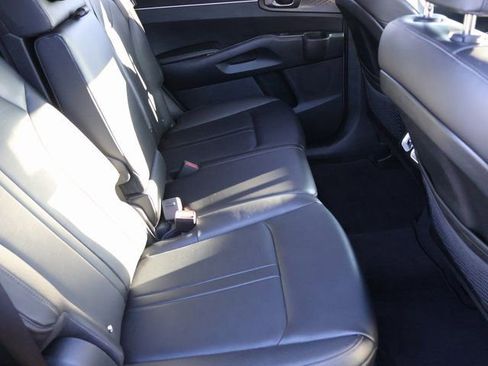 Used 2024 Kia Sorento S w/ Panoramic Sunroof Package image 13