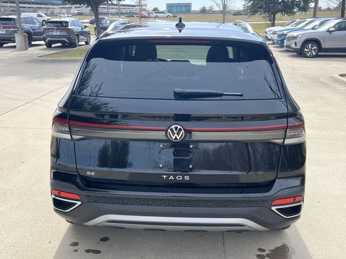 Certified 2025 Volkswagen Taos SE w/ Panoramic Sunroof Package image 9