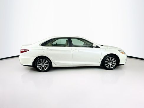Used 2017 Toyota Camry XLE w/ Moonroof Package FWD image 10