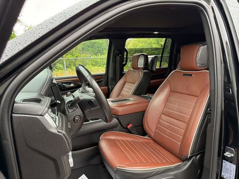 Used 2023 GMC Yukon XL Denali Ultimate AWD/4WD image 29