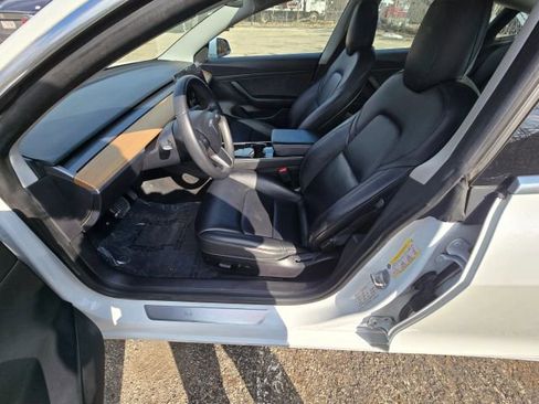 Used 2020 Tesla Model 3 Standard Range Plus image 9
