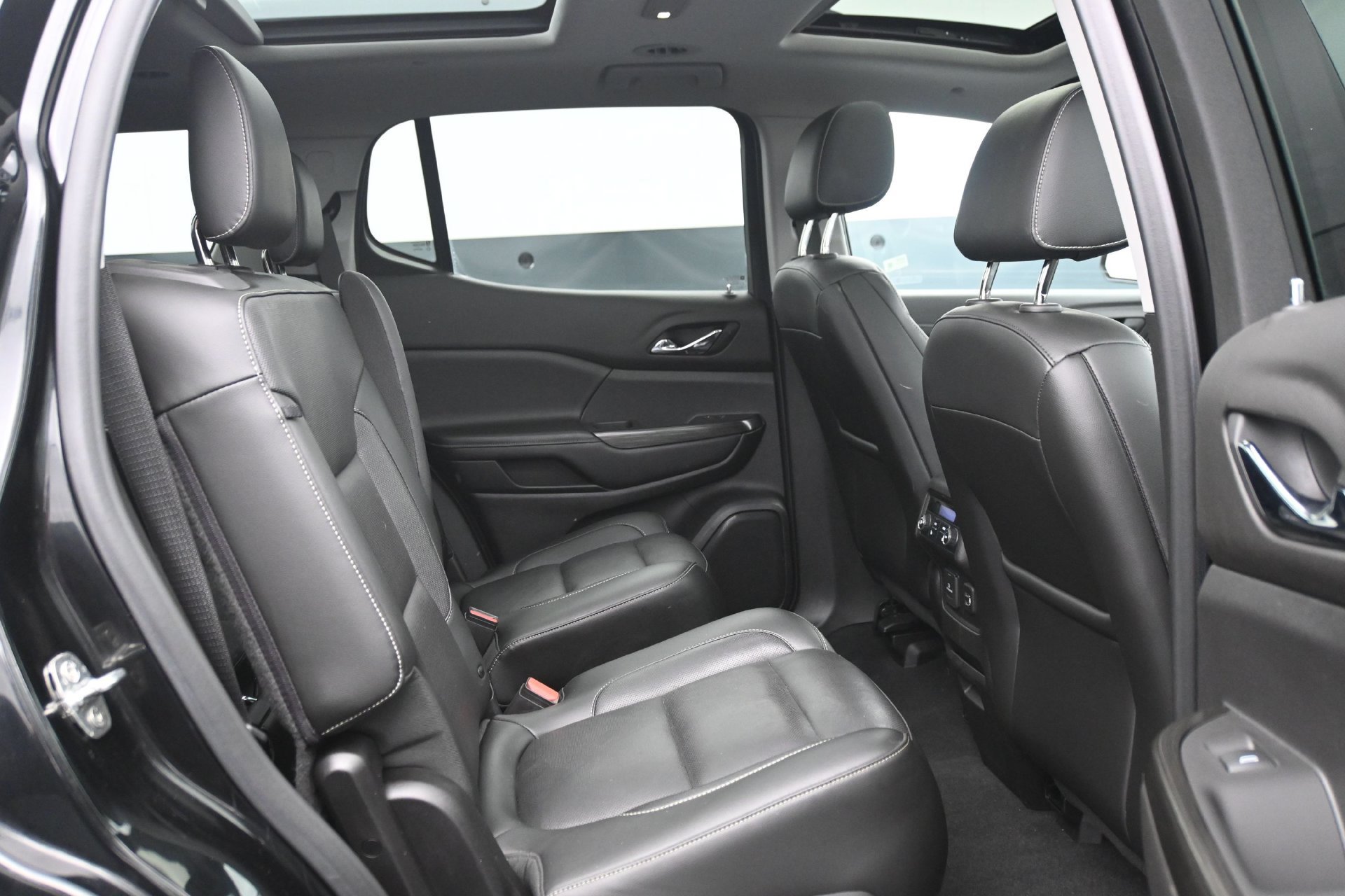 Used 2019 GMC Acadia SLT AWD/4WD image 14