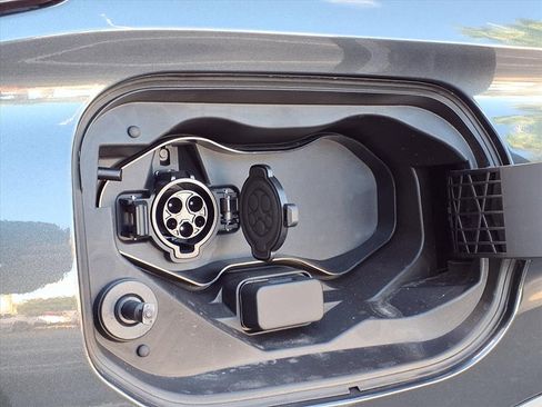 New 2025 Mitsubishi Outlander SE image 29