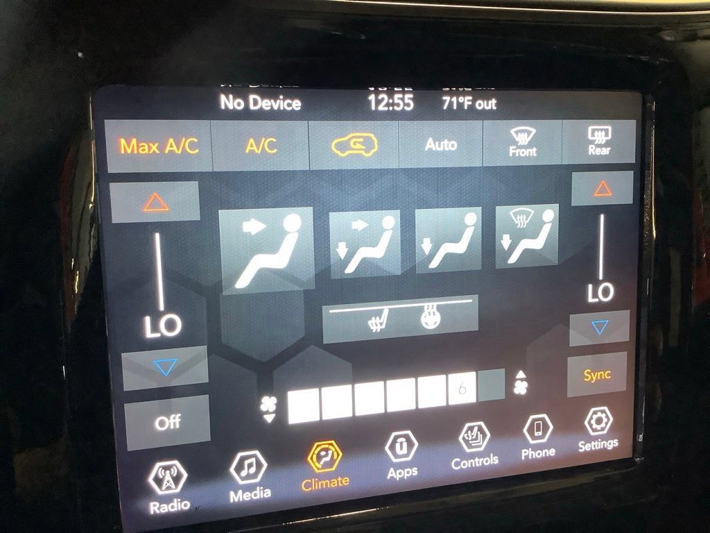 Used 2019 Jeep Cherokee Limited AWD/4WD image 38