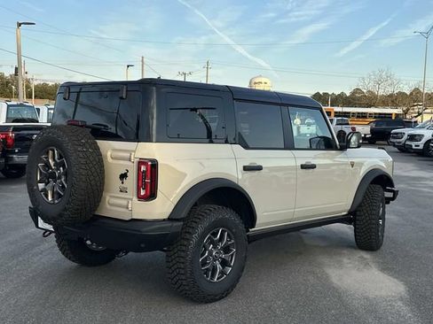 New 2025 Ford Bronco Badlands image 9