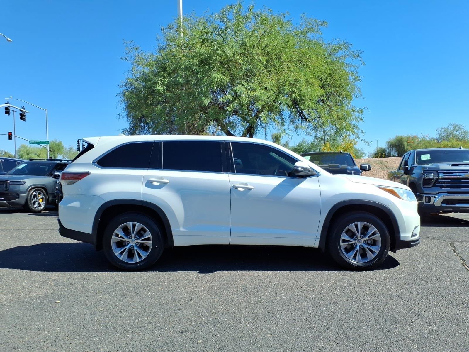 Used 2015 Toyota Highlander Plus AWD/4WD image 4