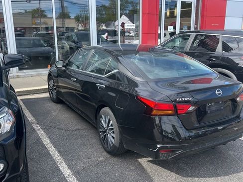 Certified 2025 Nissan Altima 2.5 SV FWD image 3