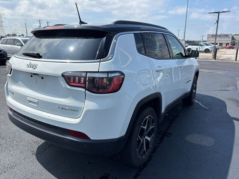 Used 2025 Jeep Compass Limited AWD/4WD image 4
