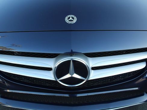 Used 2019 Mercedes-Benz C 300 Sedan image 10