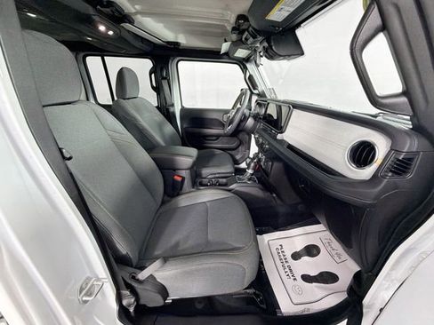 Used 2024 Jeep Wrangler Sahara AWD/4WD image 27