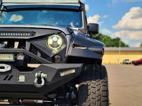Used 2013 Jeep Wrangler Unlimited Sahara w/ Connectivity Group AWD/4WD image 16