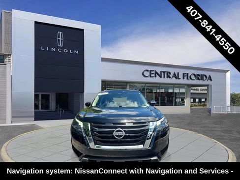 Used 2025 Nissan Pathfinder Platinum FWD image 2