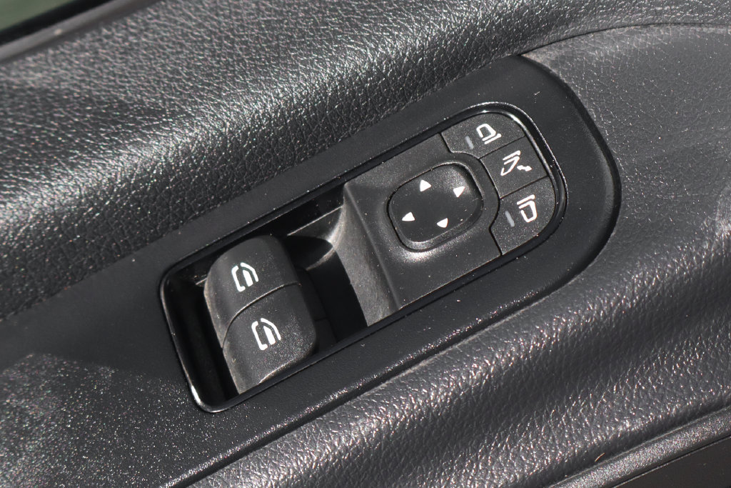 Used 2025 Mercedes-Benz Sprinter 2500 image 26