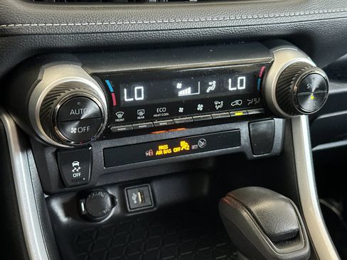 Used 2025 Toyota RAV4 LE AWD/4WD image 18