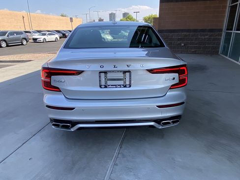 Used 2022 Volvo S60 B5 Momentum w/ Premium Package image 4