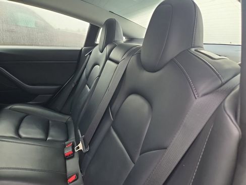 Used 2021 Tesla Model 3 Standard Range Plus image 4