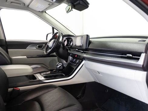 Used 2024 Kia Carnival LX FWD image 22