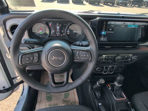 Used 2024 Jeep Wrangler Unlimited w/ Convenience Group AWD/4WD image 27