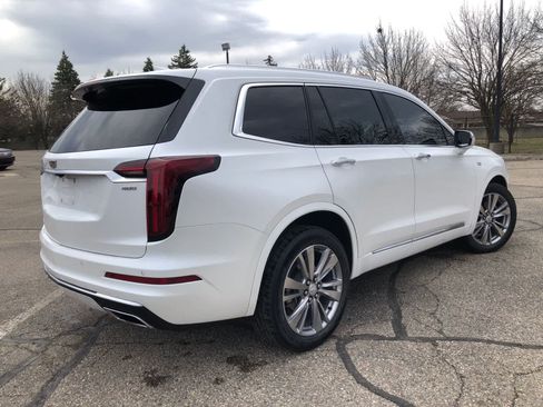 Used 2023 Cadillac XT6 Premium Luxury image 3