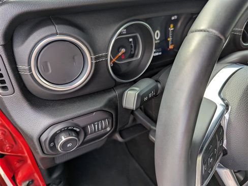 Used 2018 Jeep Wrangler Unlimited Sahara image 21