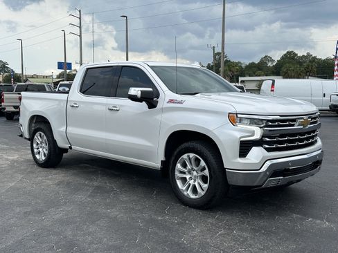 Used 2022 Chevrolet Silverado 1500 LTZ w/ LTZ Premium Package AWD/4WD image 2