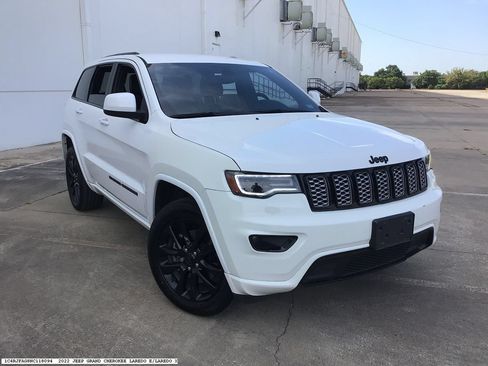 Used 2022 Jeep Grand Cherokee Laredo X AWD/4WD image 4