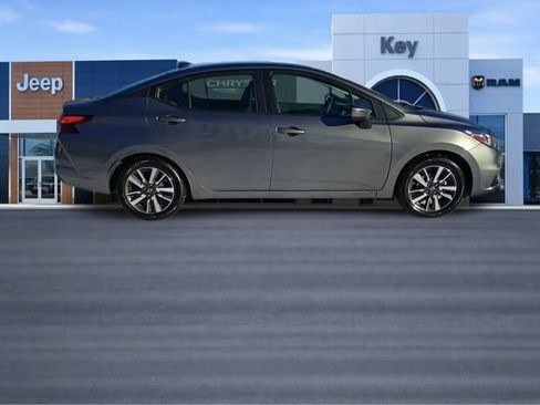 Used 2021 Nissan Versa SV FWD image 7