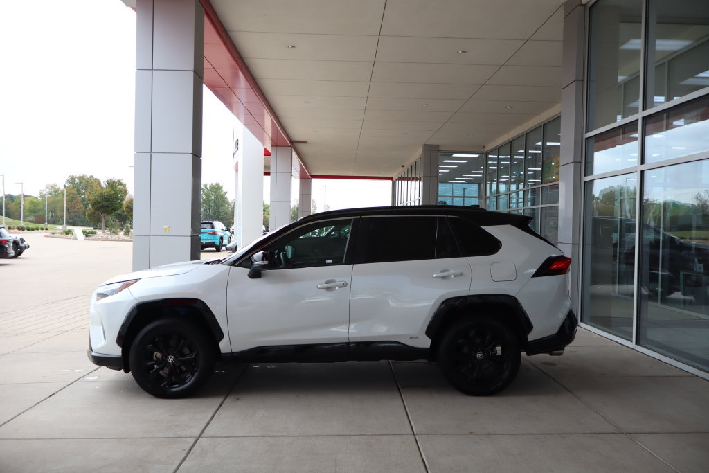 Used 2023 Toyota RAV4 XSE AWD/4WD image 4