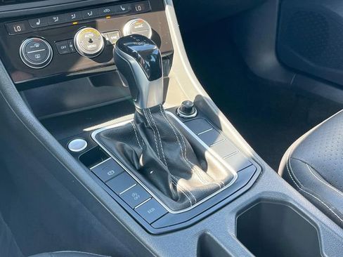 Used 2024 Volkswagen Jetta SE FWD image 33