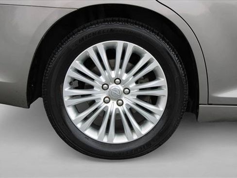Used 2014 Chrysler 300 C AWD/4WD image 13