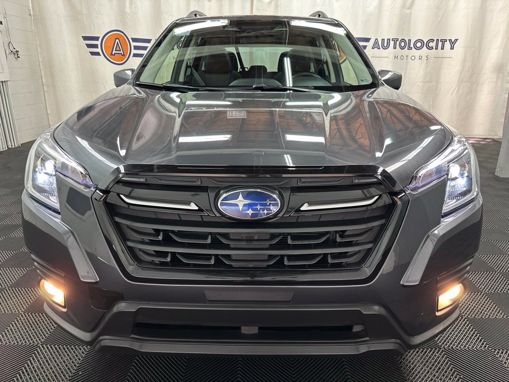 Used 2023 Subaru Forester Premium AWD/4WD image 3