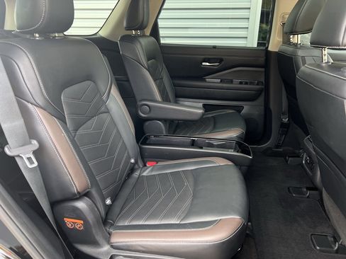 Used 2023 Nissan Pathfinder Platinum image 24