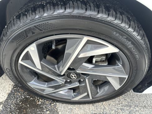 Used 2025 Hyundai Elantra SEL FWD image 6