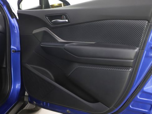 Used 2020 Toyota C-HR LE image 9