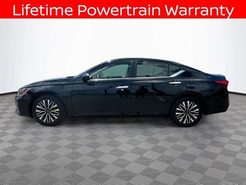 Used 2024 Nissan Altima 2.5 SV FWD image 8