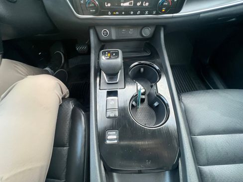 Used 2022 Nissan Rogue SV w/ SV Premium Package image 17