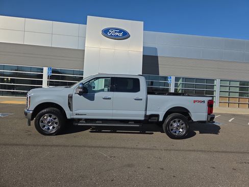 New 2026 Ford F250 Lariat w/ Lariat Premium Package image 2