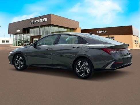 New 2025 Hyundai Elantra Limited FWD image 4